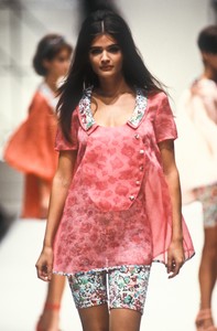 3_fendi-ss-1991-5_html.thumb.JPEG.a468581e2a2c3f6c7bef4852236ec0db.JPEG