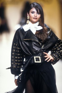 3_valentino-fw-1992-4_html.thumb.JPEG.f77f6a377657f4ba442e92fa7013e2f6.JPEG