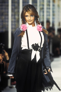 4_chloe-ss-1993-5_html.thumb.JPEG.aaed4051696f0213575f168a20fca2bb.JPEG