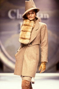 4_christian-dior-hc-fw-1993-5_html.thumb.JPEG.f5d580deb13dda1b3da938668cbb08c4.JPEG