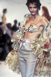 4_christian-dior-ss-1993-5_html.thumb.JPEG.a00d5e1fea52aa2241739e4b50862d7d.JPEG