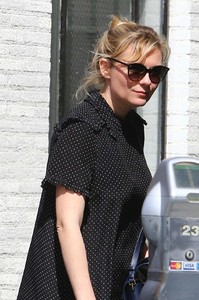 54028283_kirsten-dunst-033.jpg