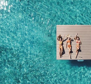 Surfing - Swimsuit Issue Annual 2016_41Anna Herrin-Kara del Toro.jpg