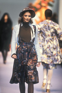 5_chloe-fw-1993-6_html.thumb.JPEG.40bce36d49d02d706111ea8c0e61293e.JPEG