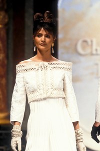 5_christian-dior-hc-ss-1993-6_html.thumb.JPEG.ba990183a32d5b7e98074a24118ef390.JPEG