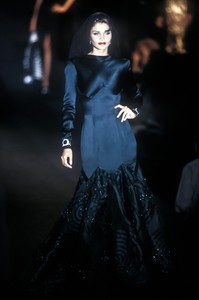 5_valentino-fw-1992-6_html.thumb.JPEG.d9112b4d4d0170d961310abcec884cb0.JPEG
