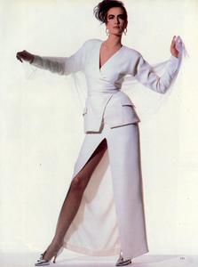 Penn_Vogue_US_January_1986_10.thumb.jpg.33e7e33e51f3c0ad3c96af22f0f38b97.jpg