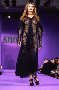 anna-sui-ss-1993-2.thumb.jpg.85acbb8c692be9a5765f4df3ab308520.jpg