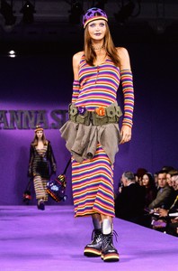 anna-sui-ss-1993-4.thumb.jpg.4026db7e08728bc25fbaf2c44ec564cd.jpg