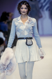 blumarine-fw-1993-10.thumb.jpg.283c0f13d02865bced71faed91b4c442.jpg