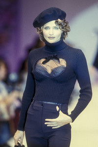 blumarine-fw-1993-11.thumb.JPEG.468a07e7cefec30937de898ab893c6a3.JPEG