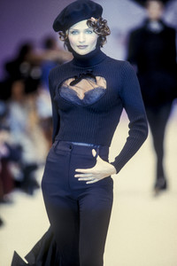 blumarine-fw-1993-3.thumb.jpg.9bf401f6fe7a086bdc026435bb21935b.jpg
