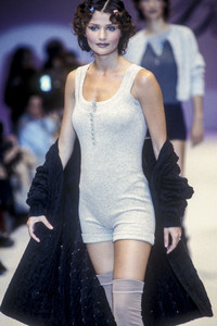blumarine-fw-1993-5.thumb.jpg.0862744bff028225df478dcd2135534e.jpg