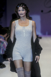 blumarine-fw-1993-6.thumb.jpg.bdcdc54bafdf2d94f8752a945fd147dd.jpg