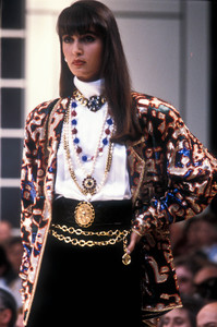 chanel-hc-fw-1985-2.thumb.JPEG.477d1abd23214ac775b92400c23ffcfb.JPEG
