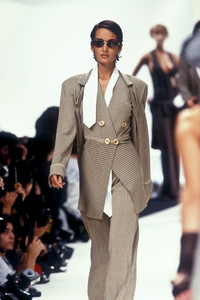 christian-dior-ss-1994-1.thumb.jpg.7a7c95793e1083dcfa0e3845dbfa9f84.jpg