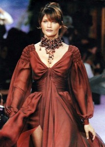 christian-lacroix-hc-fw-1993-1.thumb.jpg.dd007fb5f618b47e71a4f1fb3f1219f9.jpg
