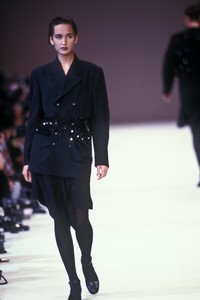 comme-des-garcons-ss-1988-2.thumb.jpg.d279467e60165c1e55ed6943634d4ac5.jpg