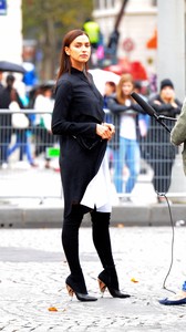 irina-shayk-out-in-paris-10117-6.jpg