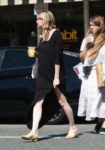 kirsten-dunst-out-in-la-101017-10.jpg