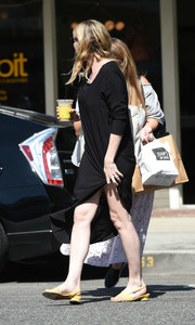 kirsten-dunst-out-in-la-101017-11.jpg