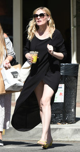 kirsten-dunst-out-in-la-101017-13.jpg