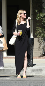 kirsten-dunst-out-in-la-101017-15.jpg