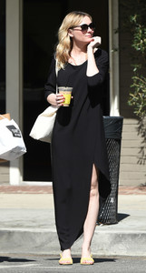 kirsten-dunst-out-in-la-101017-17.jpg