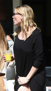 kirsten-dunst-out-in-la-101017-3.jpg