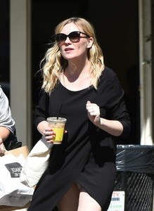 kirsten-dunst-out-in-la-101017-4.jpg