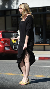 kirsten-dunst-out-in-la-101017-5.jpg