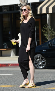 kirsten-dunst-out-in-la-101017-7.jpg