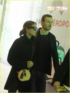 michael-fassbender-alicia-vikander-rare-appearance-together-04.thumb.jpg.6fe8ed8c764b5ce2eadc357bcb14a34d.jpg