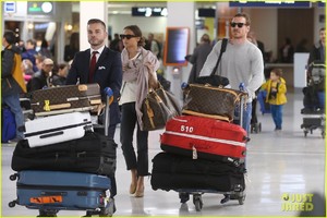 michael-fassbender-alicia-vikander-spotted-at-airport-ahead-of-possible-wedding-20.thumb.jpg.b1e0944a38680b1a5e8ca9f063e3f7a1.jpg