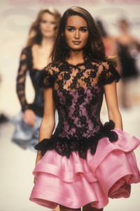 oscar-de-la-renta-ss-1992-5.thumb.jpg.3d0d756497c364a3af0b39690328e0c0.jpg