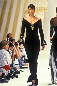 pierre-balmain-hc-fw-1992-3.thumb.JPEG.89e7a8074609648340090640c717c9ed.JPEG
