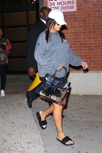 rihanna-out-in-new-york-city-10-19-2017-4.jpg