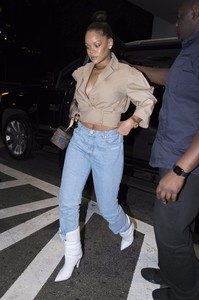 rihanna-out-in-nyc-101117-14.jpg