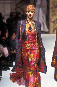 0_chanel-hc-fw-1993-1_html.thumb.JPEG.c3c0099761327e567f44ae2a4bb1783c.JPEG
