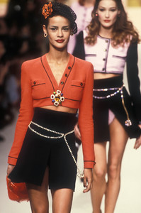 0_chanel-ss-1995-16_html.thumb.JPEG.38fb29b0444ccdc87f92d50f99070813.JPEG