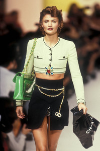 0_chanel-ss-1995-1_html.thumb.JPEG.2db6e87362e2928fae7a4bfbf8a9172c.JPEG