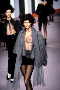 0_karl-lagerfeld-fw-1995-1_html.thumb.JPEG.7d9ec25766139b80381e8bd2aff6db8b.JPEG