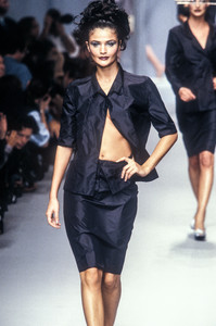 0_karl-lagerfeld-ss-1996-1_html.thumb.JPEG.dc2512921d73d084d08600b6e941b442.JPEG