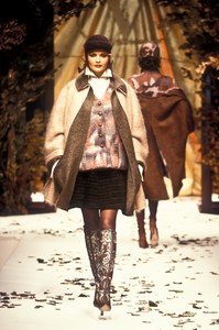 0_valentino-hc-fw-1994-1_html.thumb.JPEG.c781e8adce64673ea4611c7de4a3f04a.JPEG