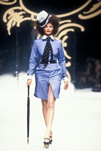 0_vivienne-westwood-ss-1995-1_html.thumb.JPEG.344b4249fd6471d0bc6fb43d6b5154d9.JPEG