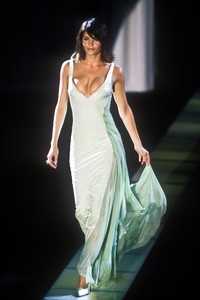 11_versace-fw-1995-12_html.thumb.JPEG.077387a8f3ef3a26c666ac07fbfaf6cf.JPEG