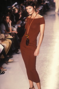 1_donna-karan-ss-1997-2_html.thumb.JPEG.c084f82af546a85728d1c82b6dade9cb.JPEG