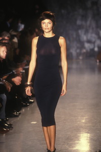 1_donna-karan-ss-1997-6_html.thumb.JPEG.2f6b58def560bb76285b09bb0143fff3.JPEG