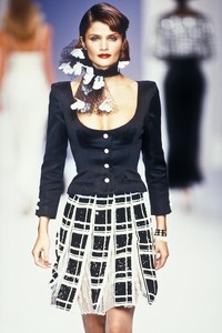 1_valentino-ss-1995-2_html.thumb.JPEG.330f922e91048b435b46b6ae9e6bde57.JPEG