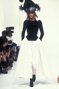 2_chanel-hc-fw-1994-3_html.thumb.JPEG.f945d318cf7566973439d0670d354846.JPEG